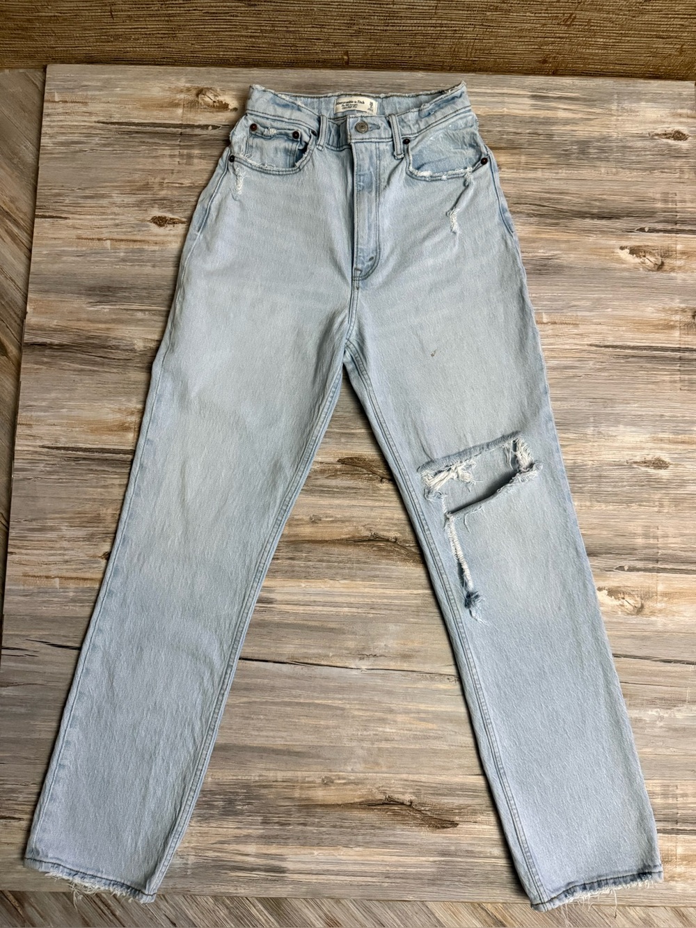 Abercrombie & Fitch Curve Love Jeans Size 26 90s Straight High Rise Light Blue